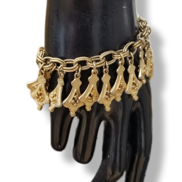 EMMONS VINTAGE ETRUSCAN STYLE GOLDTONE STATEMENT CHARMED BRACELET - Picture 2 of 8
